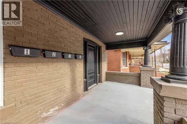 Building Photo - 5 Maplewood Ave