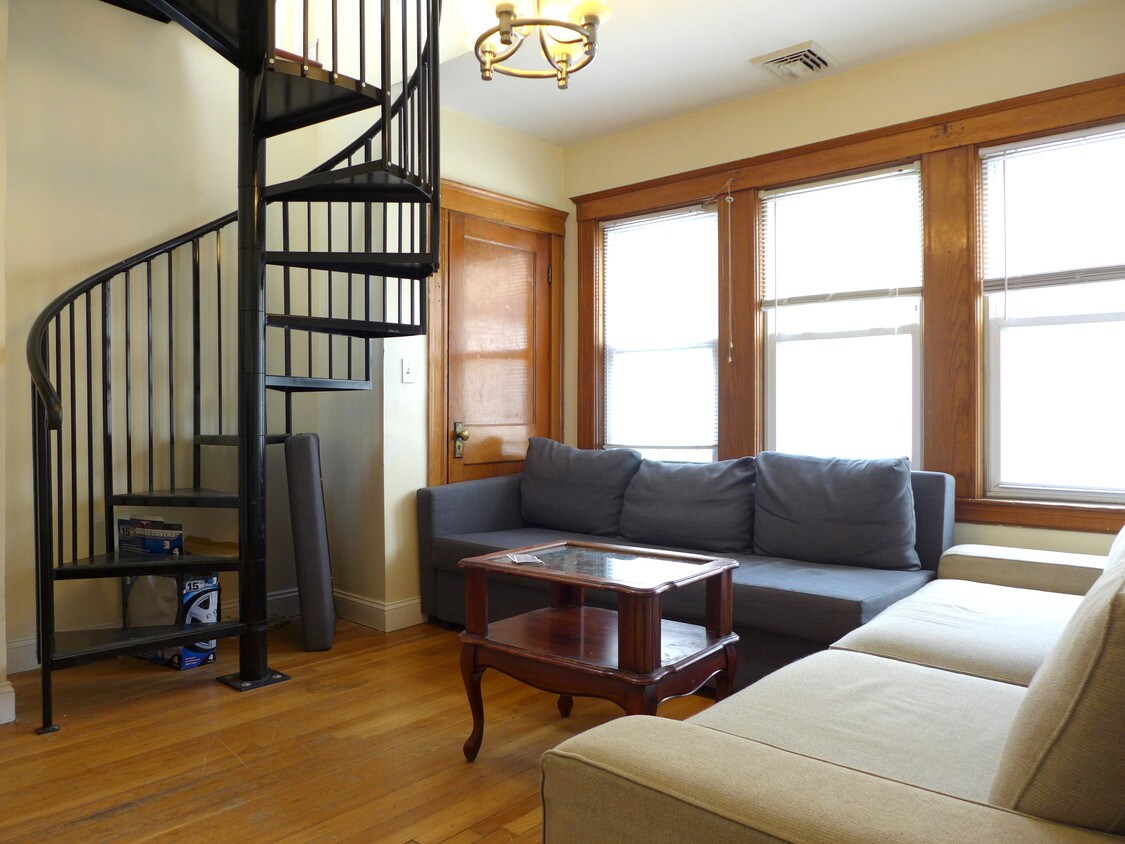 Primary Photo - 12 Stockwell St