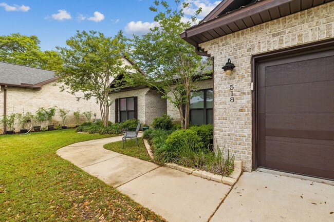 Building Photo - 518 Sibert Ave