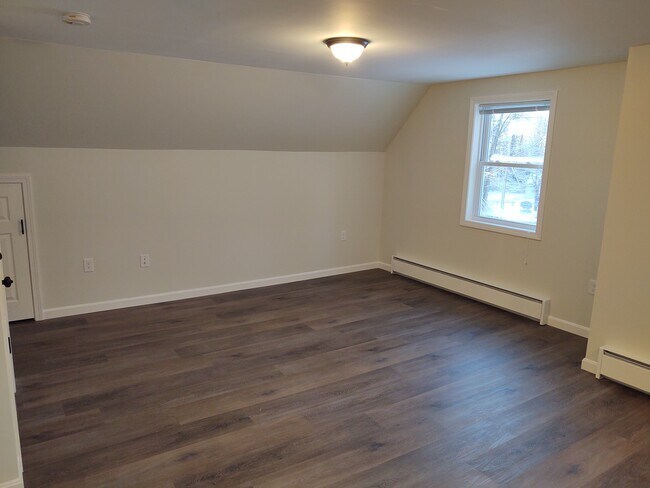 LIVING RM - 31 Woodlawn Ave
