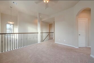 Building Photo - 8700 Laurel Crest Dr