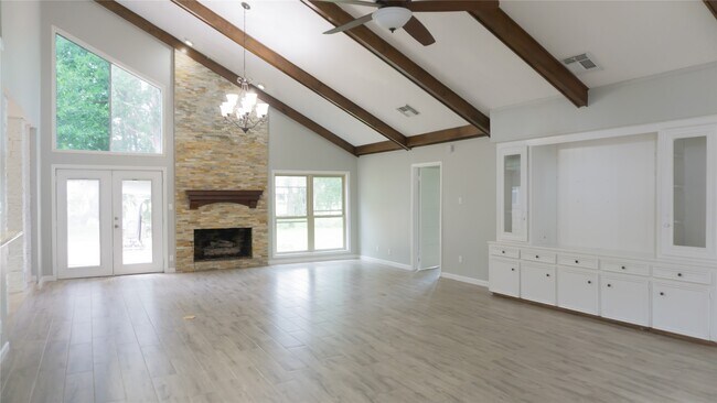 Foto del edificio - 3406 Deerwood Ln