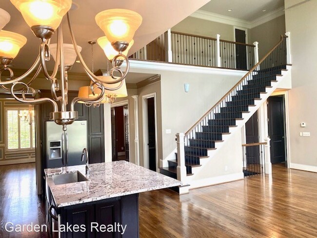 Building Photo - 5 br, 4.5 bath House - 23 Pear Street