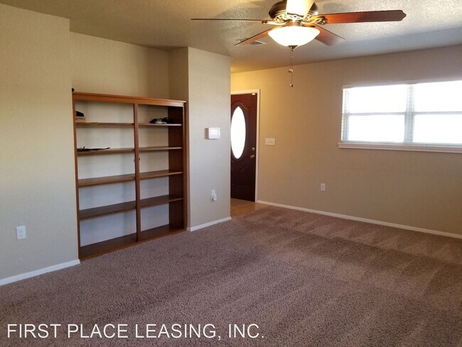 Building Photo - 3 br, 2 bath House - 913 W. Yucca Dr.