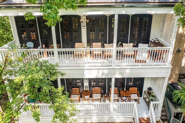 Foto del edificio - 10 S Briar Hollow Ln
