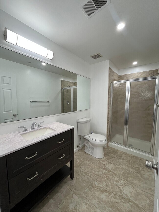 Foto del edificio - 30 Richmond Street4 - Master Bedroom