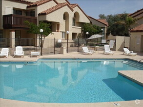 Building Photo - 609 E Mesquite Cir
