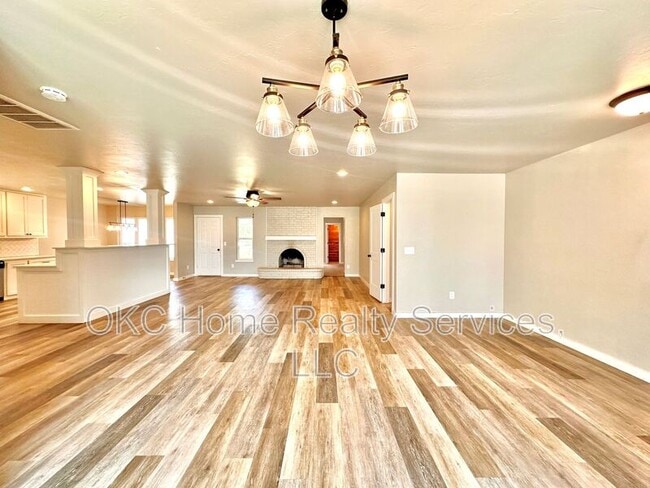 Building Photo - 3408 Oak Grove Dr