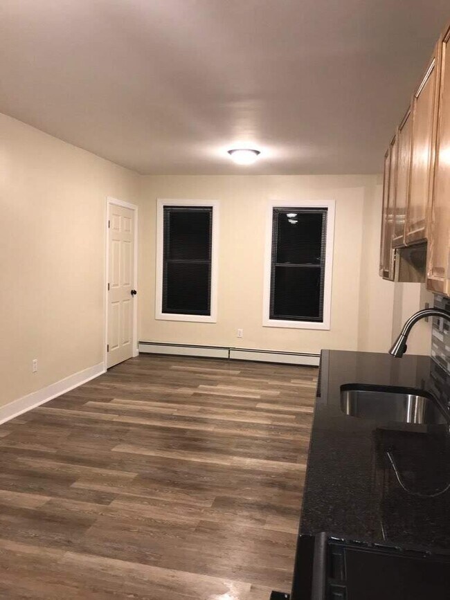 Open concept kitche/living/dining area - 52 Lawlor St