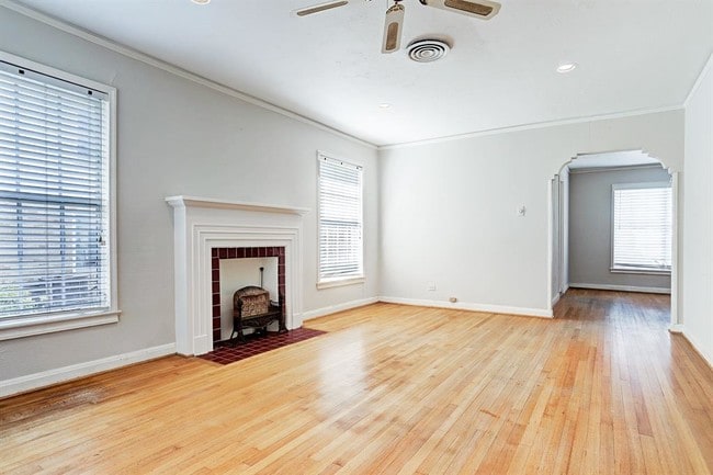 Building Photo - 6411 Pinehurst Dr