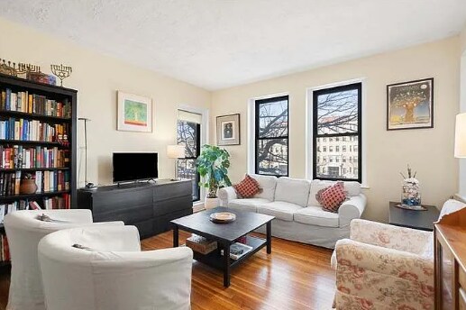 Primary Photo - 1400 Commonwealth Ave