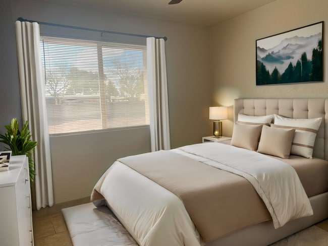 Building Photo - 444 W Ivyglen St