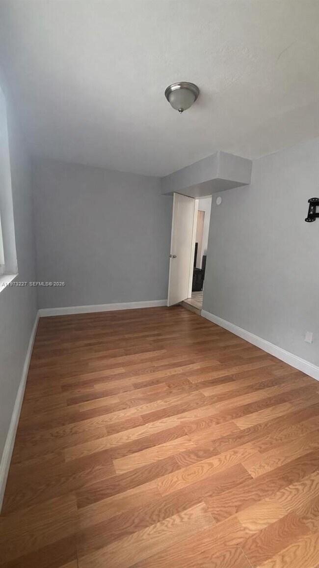 Foto del edificio - 6305 Hayes St