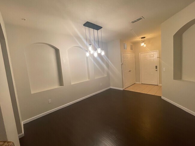 Foto del edificio - Affordable Elegance! 3 Bed 2 Bath Condo in...