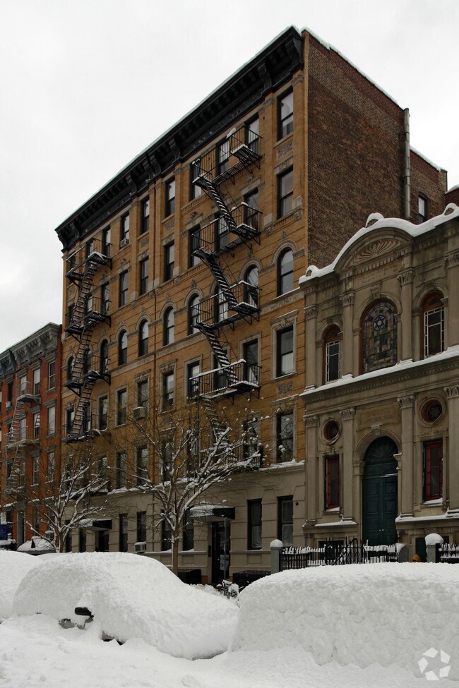 Building Photo - 409-413 E 6th St