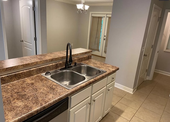 Building Photo - 3 BD/2.5 BA