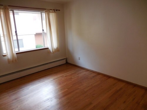 Building Photo - 575 Highland Dr