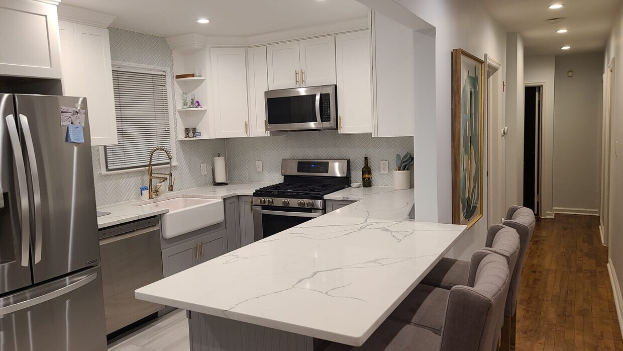 Foto principal - 558 E Park Ave