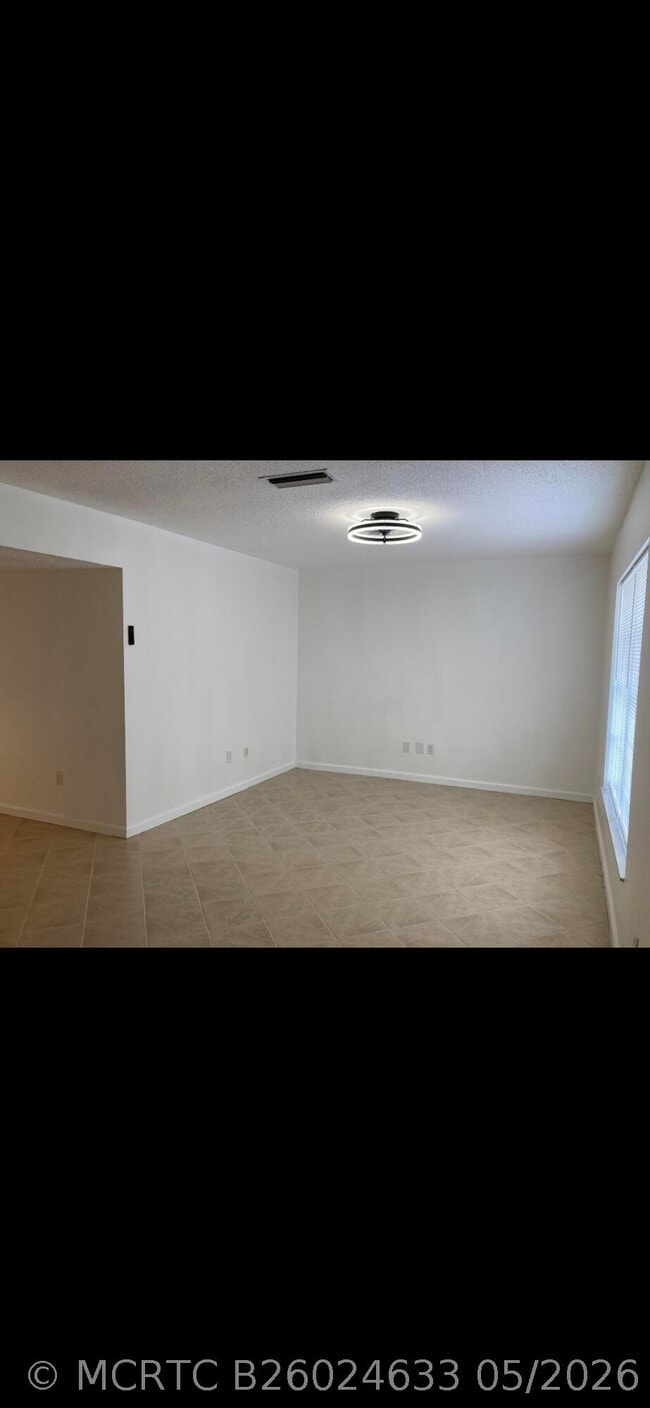 Building Photo - 1243 Kinglet Terrace