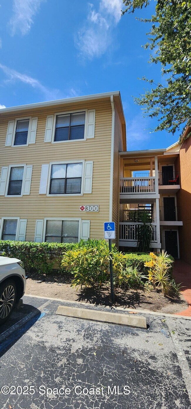Building Photo - 225 S Tropical Trail