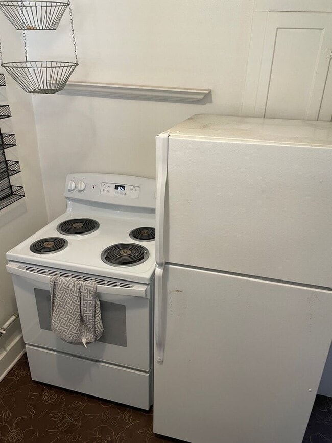 Building Photo - DUPLEX UNIT 1 Bedroom 1 Bathroom in East S...