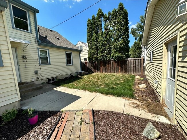 Building Photo - 6033 Wooddale Ave