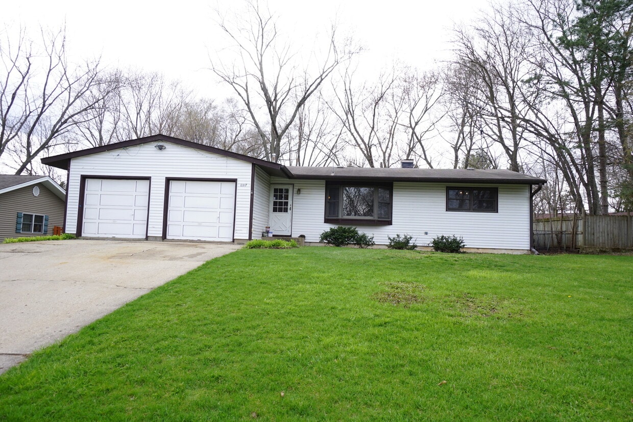 6517 Dublin Dr, Cary, IL 60013 House for Rent in Cary, IL