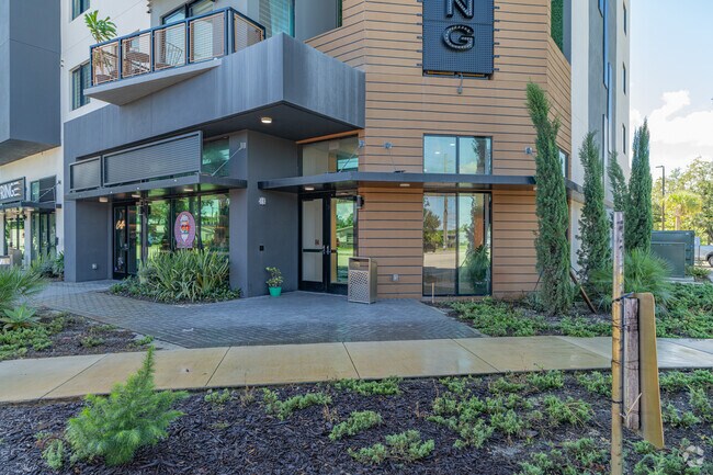 Entrada - Koosh Living at Griffin