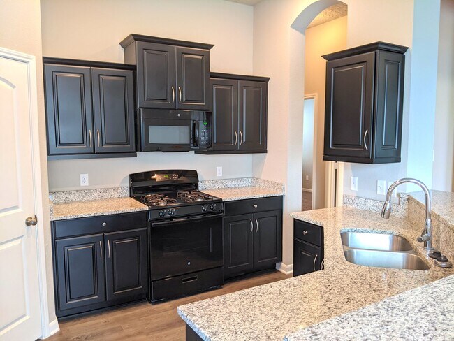 Foto del edificio - Available for Immediate Move-in! Wonderful Single Family Home in Siena!