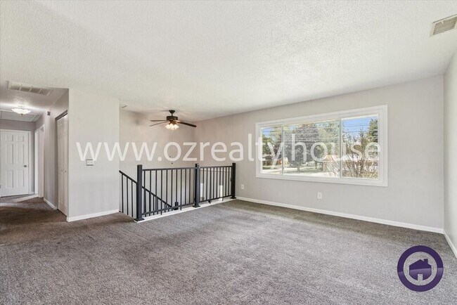 Foto del edificio - 546 W South Boundary St