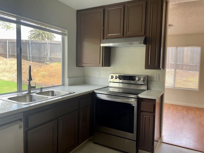 Foto del edificio - 4 Bdrm, 2.5 Ba, 2-story Home with Attached 2 Car Garage in San Marcos!