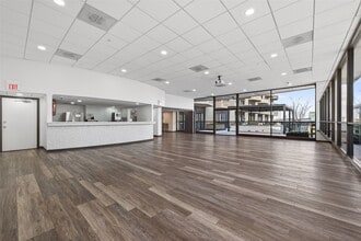 Building Photo - 2016 Main St