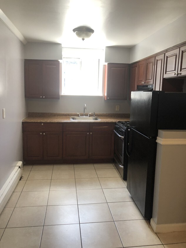 Foto principal - 765 Vose Ave