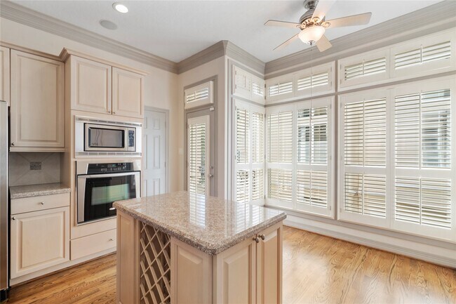 Foto del edificio - 1515 Hyde Park Blvd