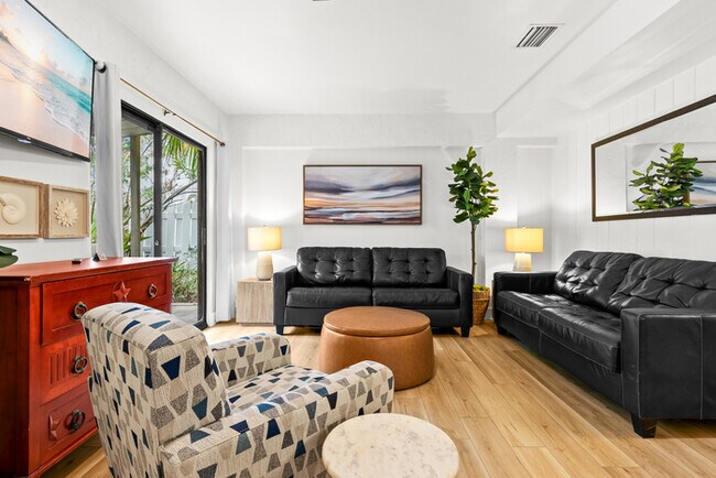 Building Photo - 2BR- 6905 PB