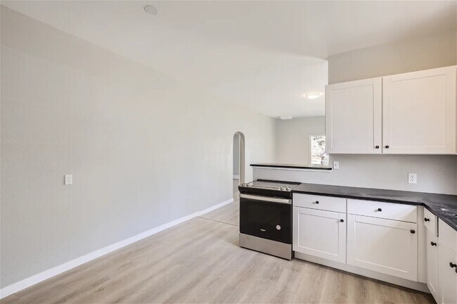 Foto del edificio - 526 W 5th St