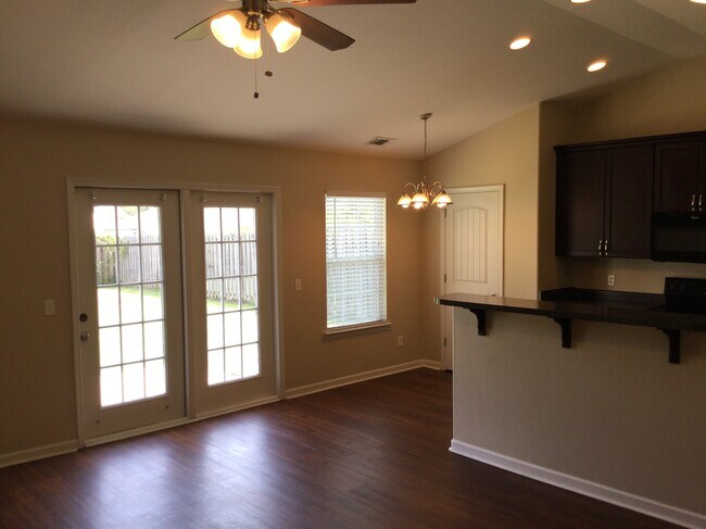 Foto del edificio - 25 Twin Oaks Pl