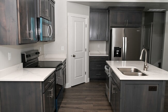 Building Photo - 2246 1180 W