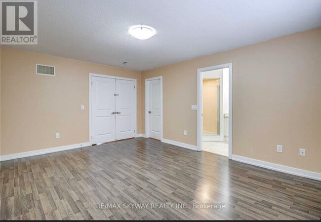 Building Photo - 25 Zamek St