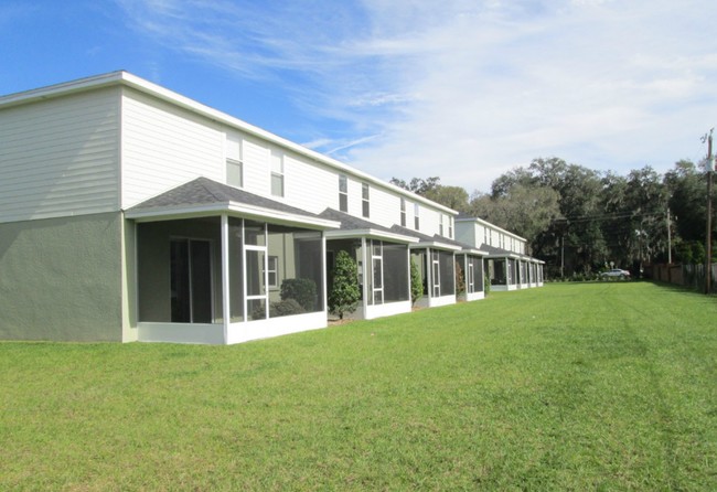 Building Photo - Summer Brooke Townhomes