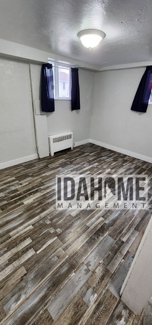 Foto del edificio - 626-628 W Custer St