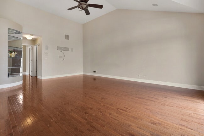 Building Photo - 600 Stone Brook Ct