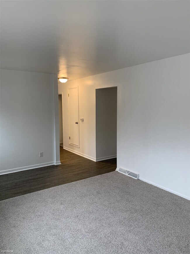 Foto del edificio - 3 br, 1 bath Apartment - 1734 Sunnyside Dr