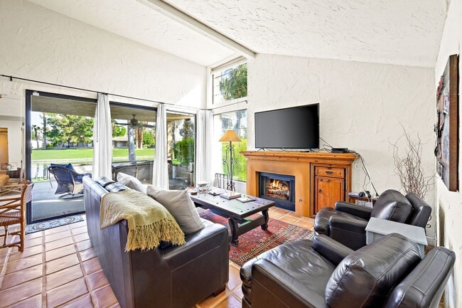 Building Photo - Spacious Two Bedroom Condo in Gated Commun...
