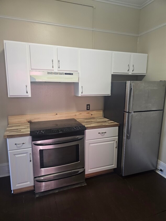 kitchen - 153 W Pine St