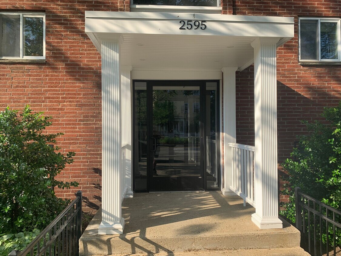 Foto principal - 2595 Massachusetts Ave