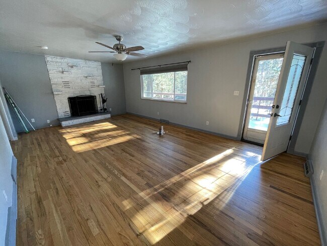 Building Photo - Charming Home in Conifer!