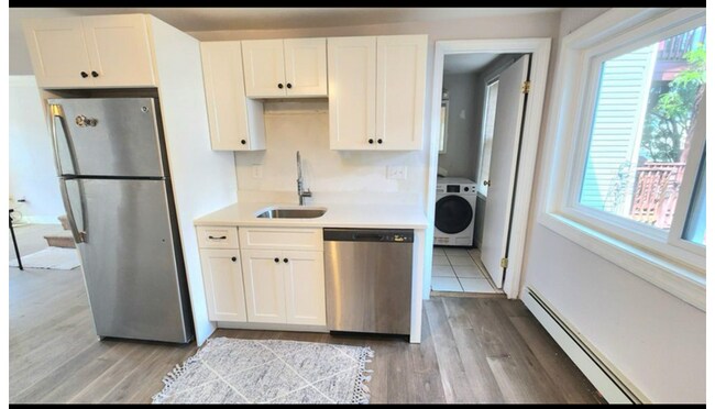 Kitchen and a Bathroom - 36 White St