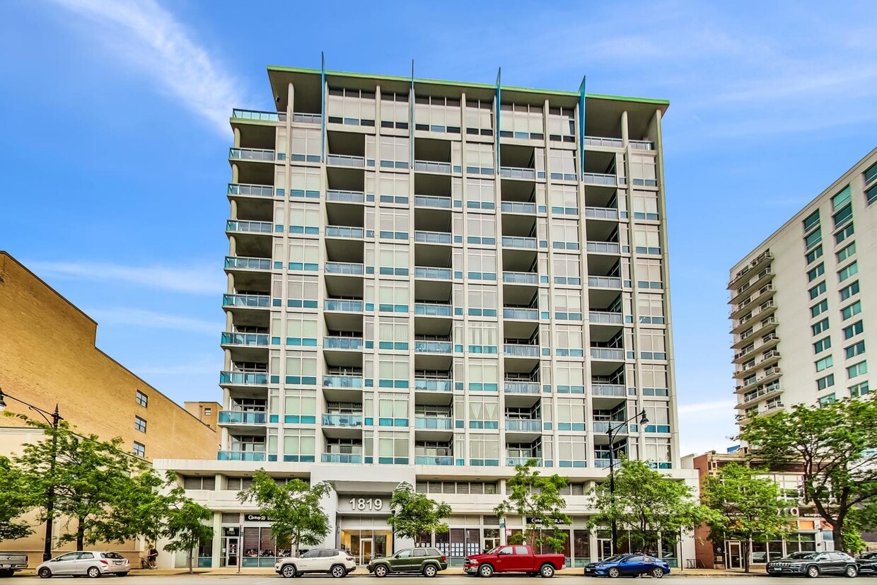 Foto principal - 1819 S Michigan Ave