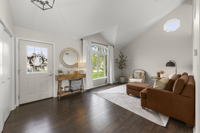 Building Photo - 16505 Timberview Dr